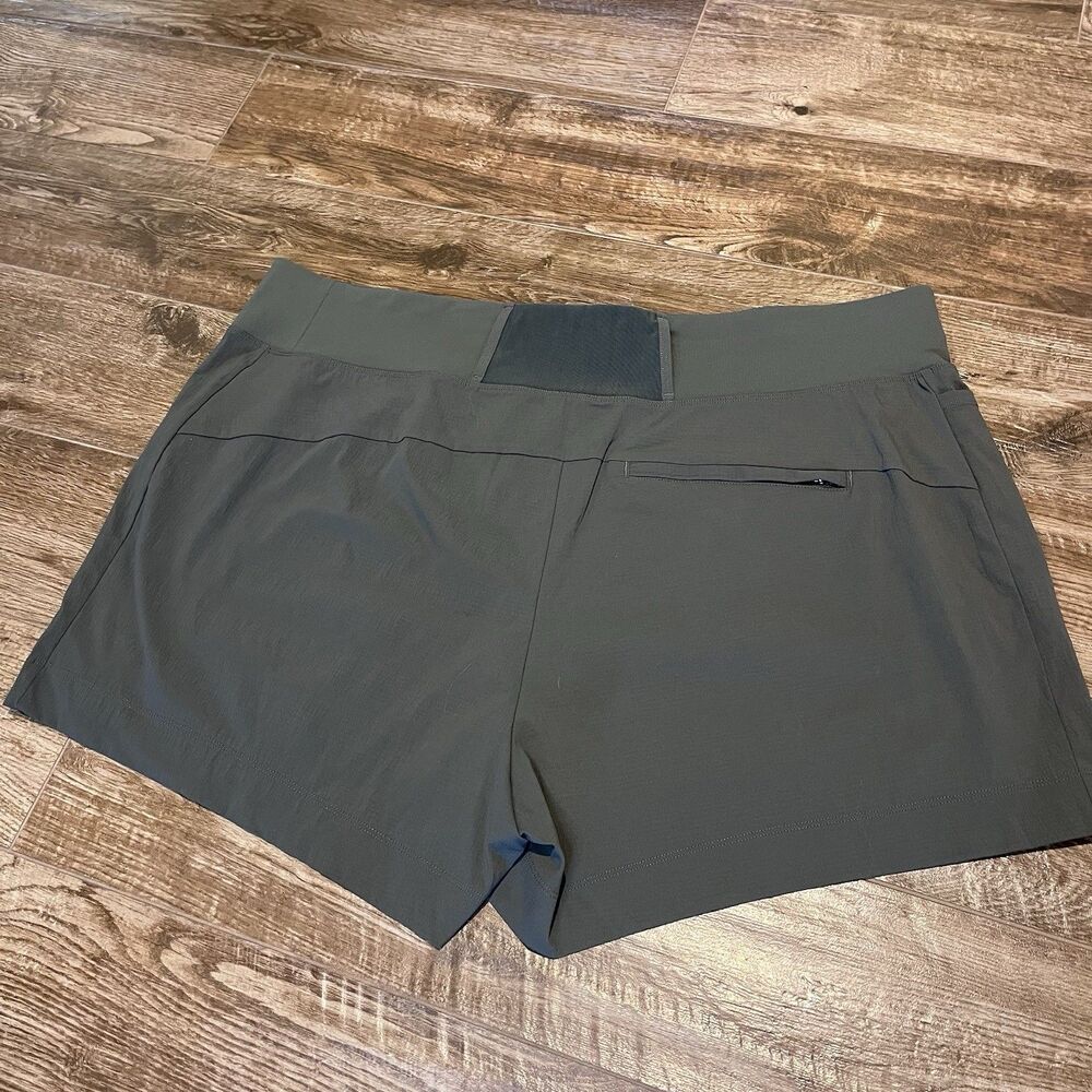 Athleta Womens Size 20 Olive Green Trekkie North Pull On Nylon Stretch Shorts - Picture 9 of 11